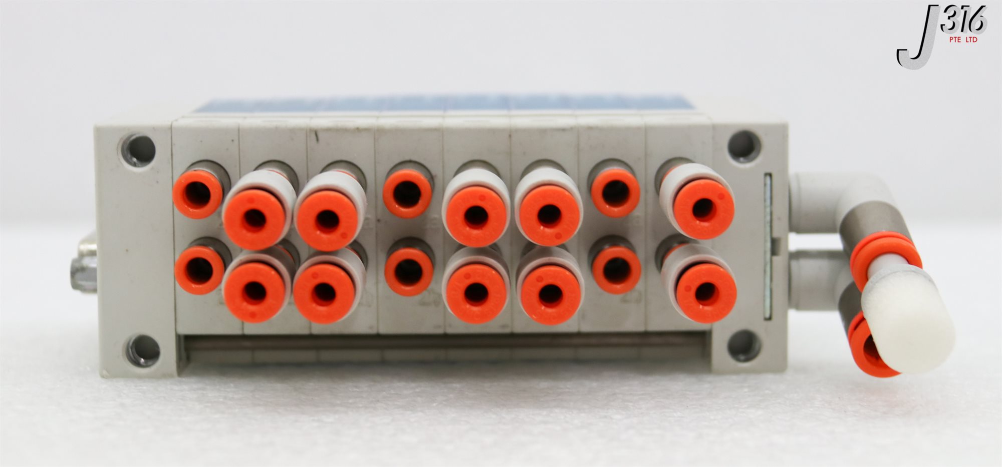 33568 SMC 8-PORT SOLENOID VALVE, LAM 772-264966-008 VV100-DUU01900